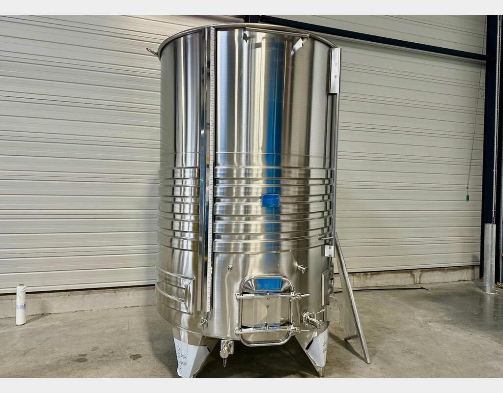 304 stainless steel tank - Coil circuit - Flat sloping bottom - Floating cap