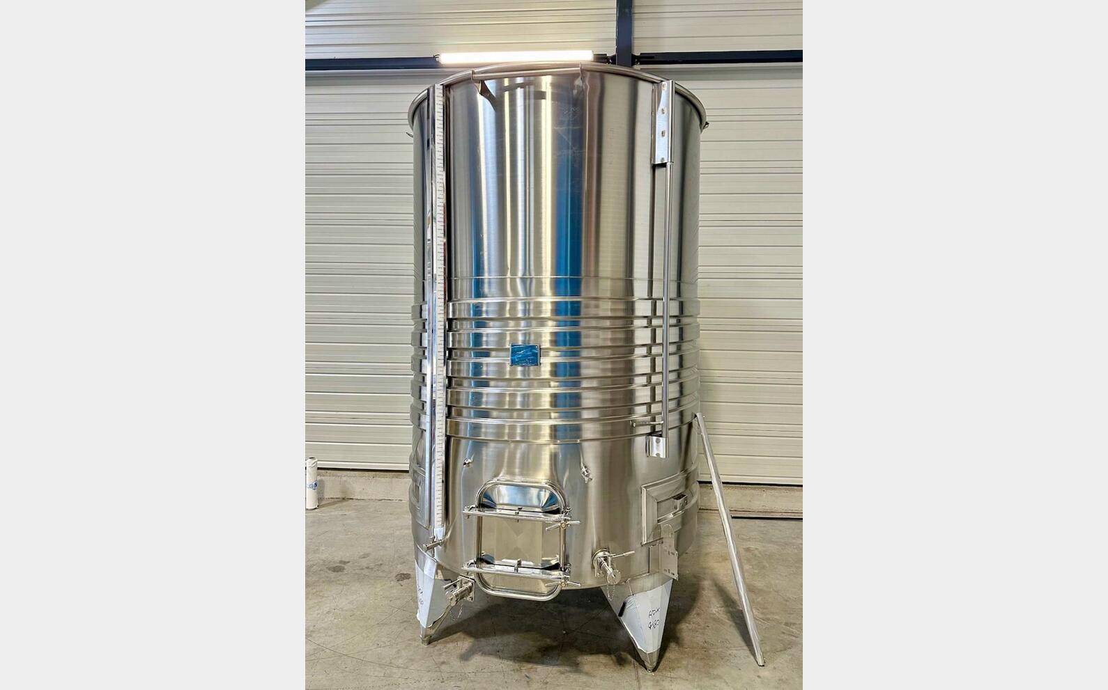 304 ss tank - Coil circuit 61.6 HL (6,164 litres) ARSILAC