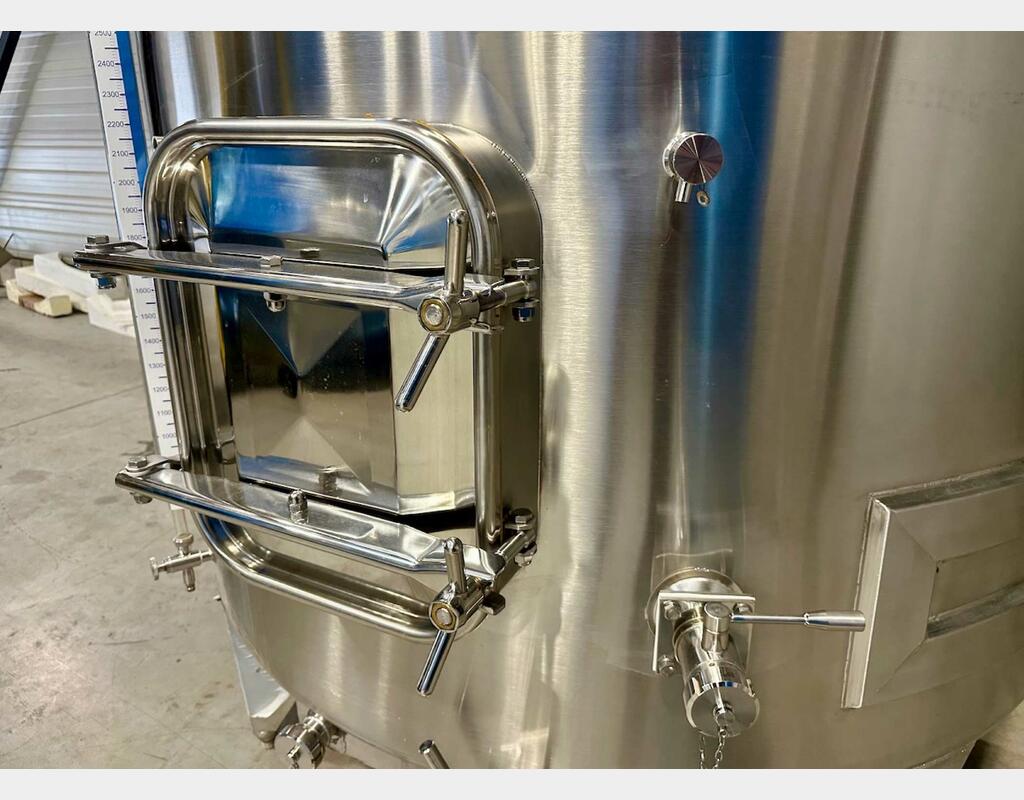 Cuve inox 316L - Circuit serpentin - Fond plat incliné - Fermée