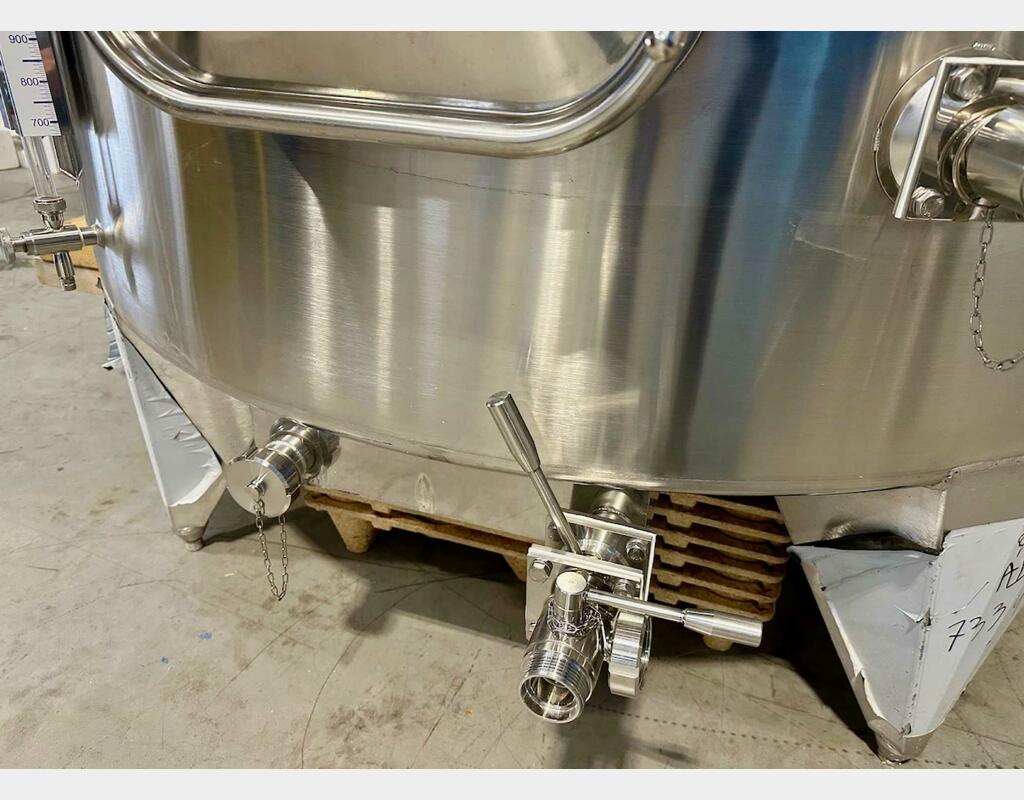 Cuve inox 316L - Circuit serpentin - Fond plat incliné - Fermée