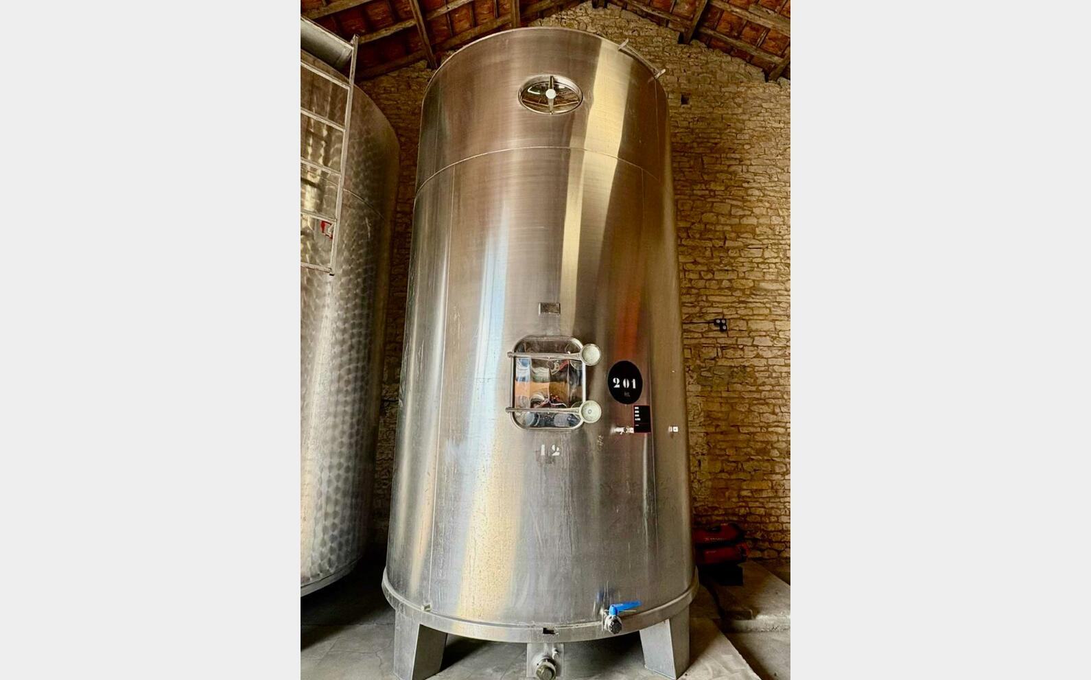 Ss tank - On feet 201 HL (20 100 litres) STAI