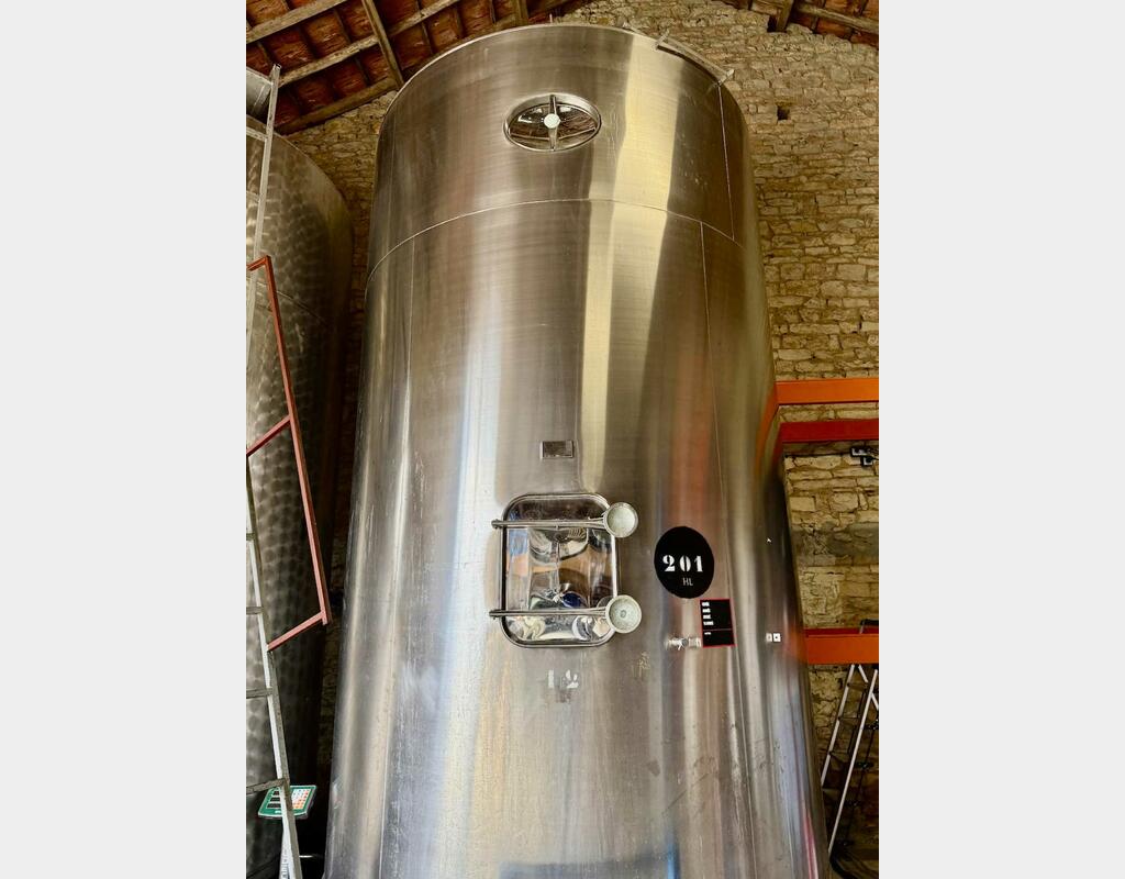 Stainless steel tank - On feet