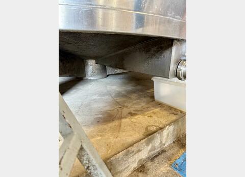 Stainless steel tank - On feet