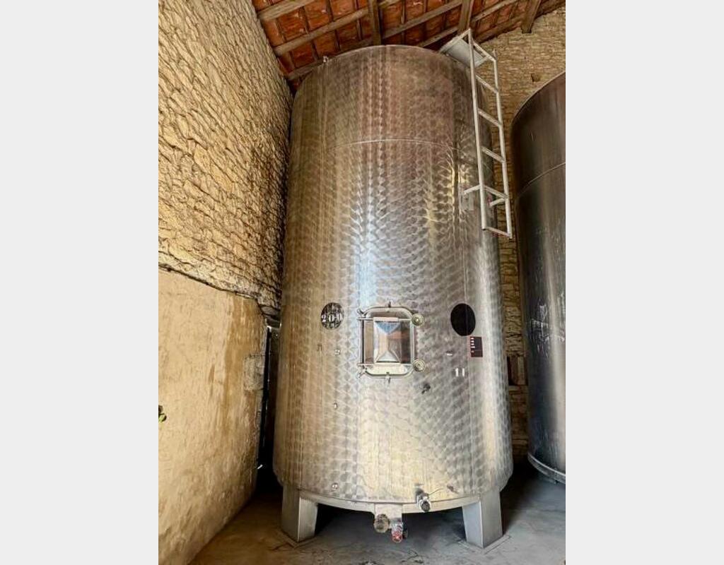 Stainless steel tank - On legs