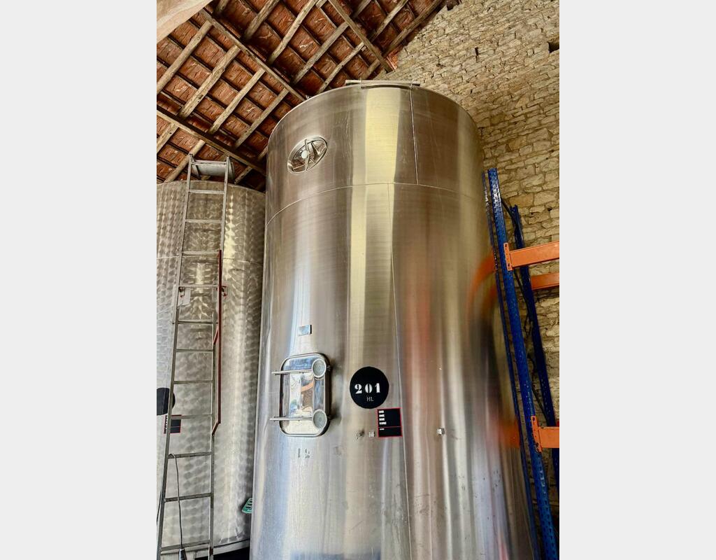 Stainless steel tank - On feet