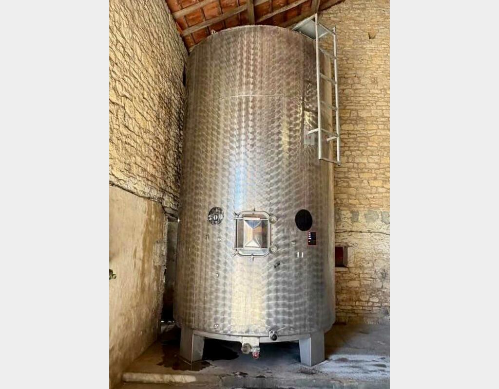 Stainless steel tank - On legs