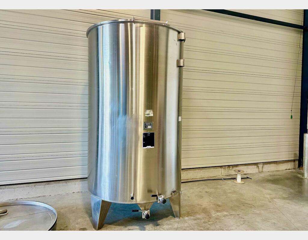 Stainless steel tank with floating cap - Storage