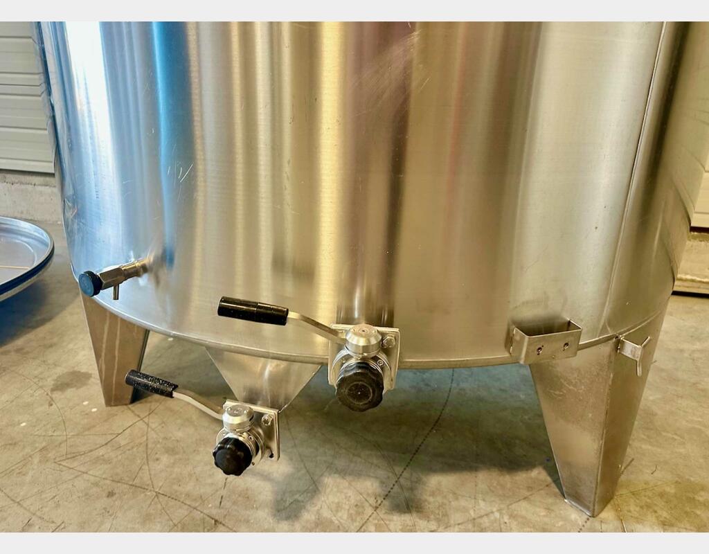 Stainless steel tank with floating cap - Storage