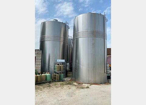 304 stainless steel tank - Temperature controlled - Sloped bottom
