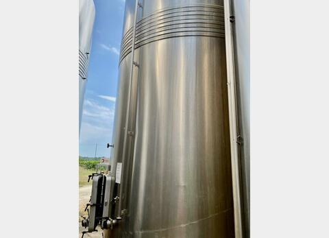304 stainless steel tank - Temperature controlled - Sloped bottom