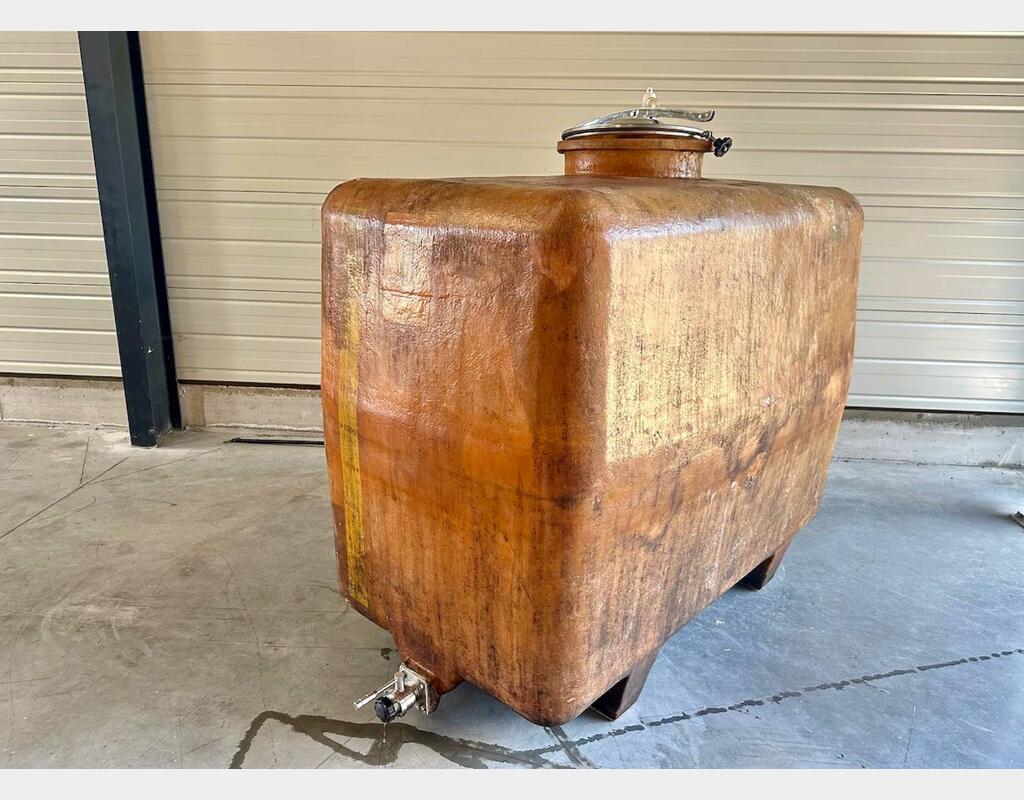 Fibreglass tank - Floating lid - Rectangular with legs