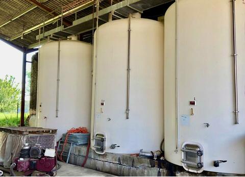 Flat bottom fibre tank