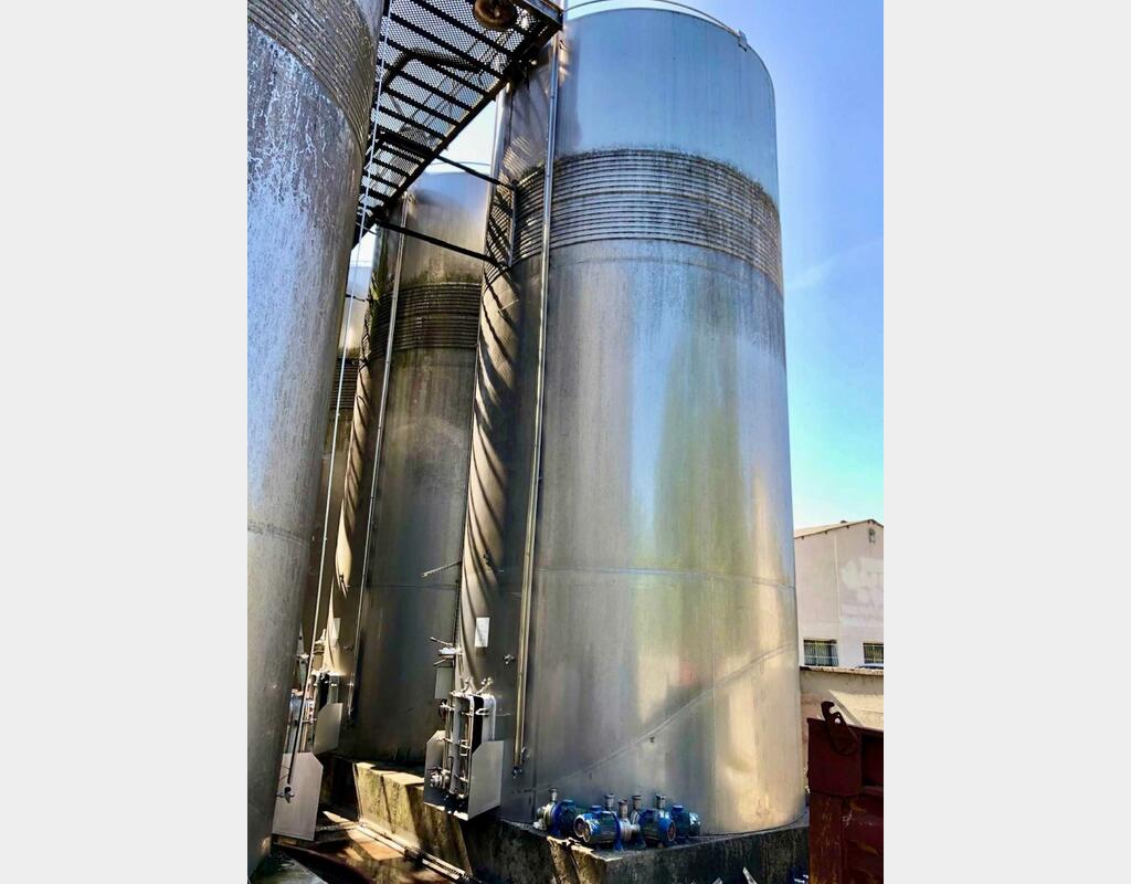 Cuve inox - Fond cuillère sur jupe - Stockage