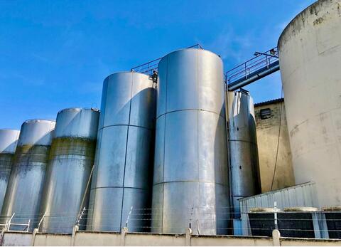 Cuve inox - Fond plat avec boitard 800 HL (80 000 litres)