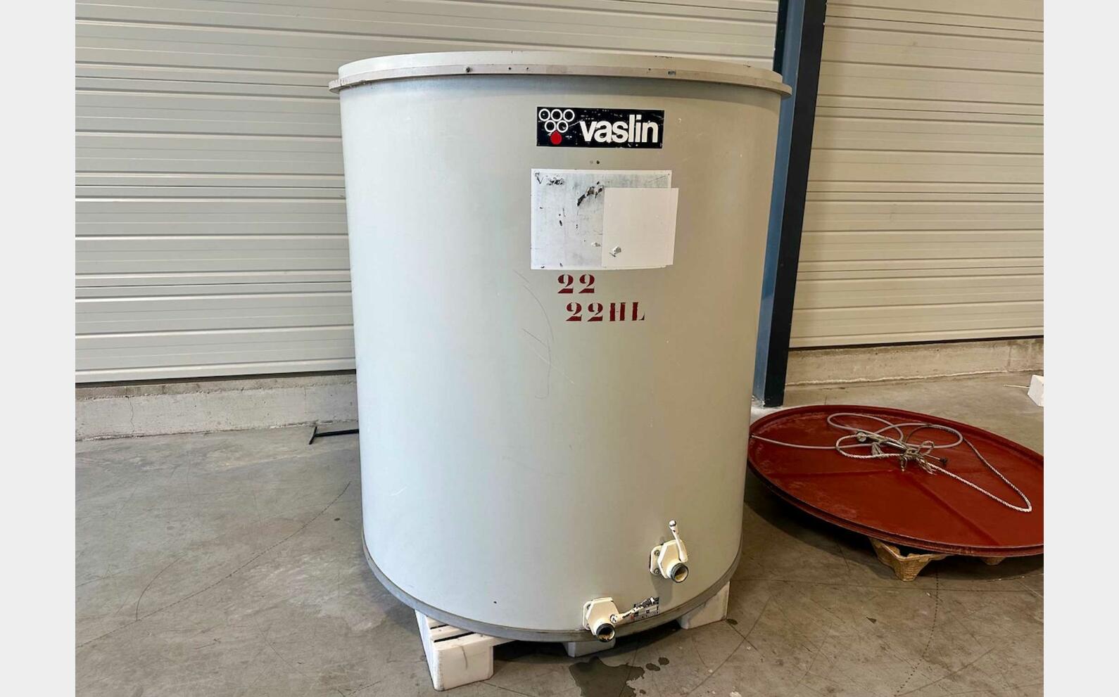 Fiberglass tank - Sloped bottom on skirt BUCHER VASLIN 22 HL (2,200 litres)