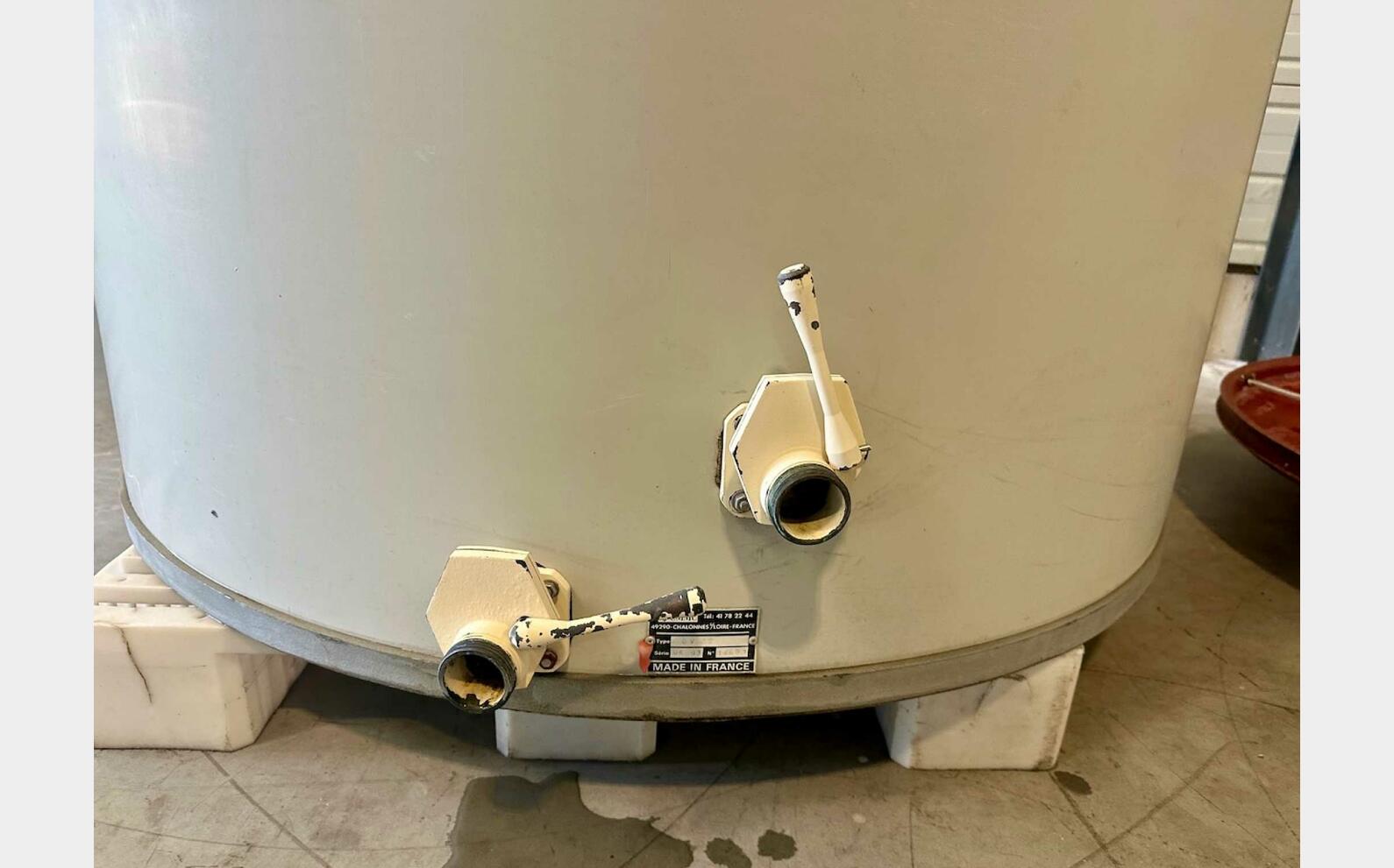 Cuve fibre de verre - Fond inclin&eacute; BUCHER VASLIN 22 HL (2 200 litres)