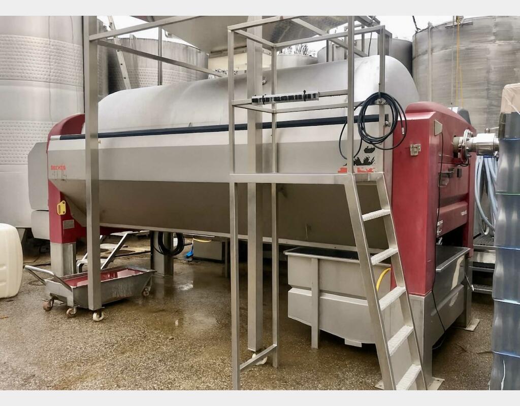 Press - XPC 80 with compressor 80 HL (8,000 litres) BUCHER