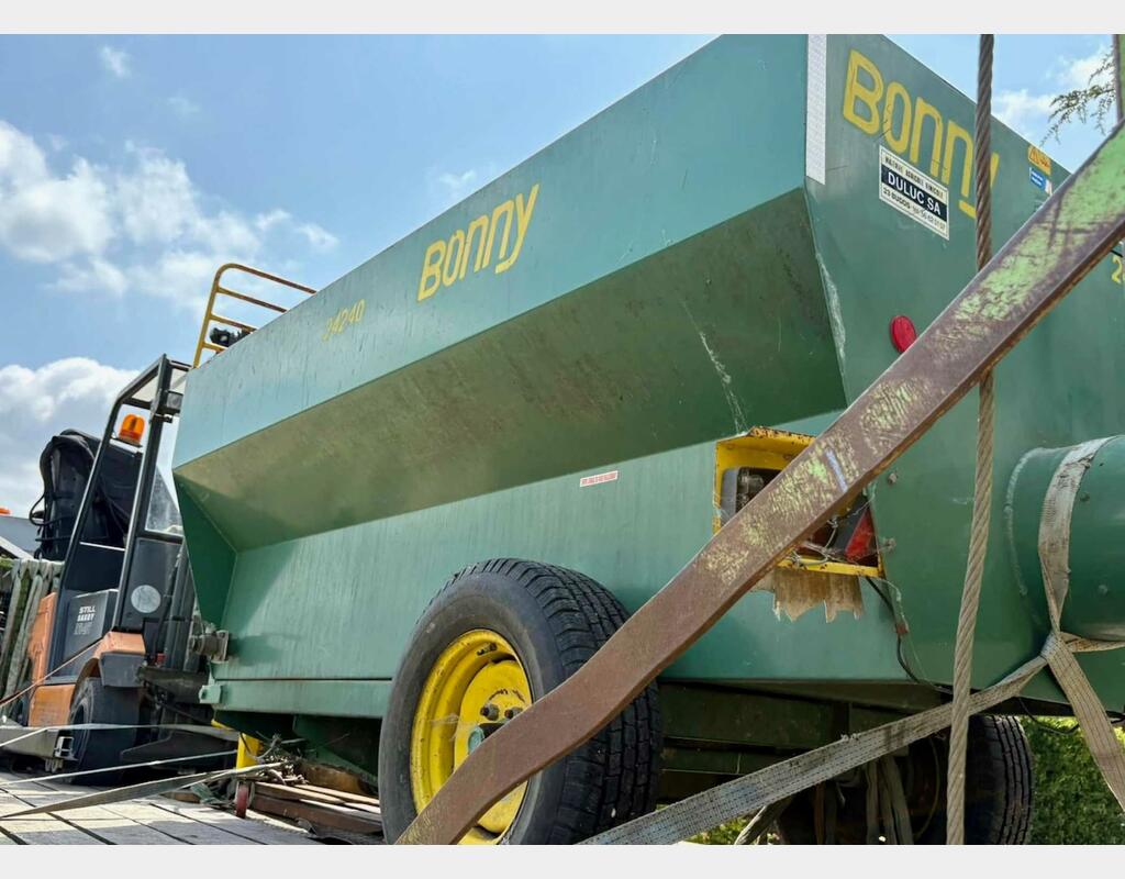 Grape harvest bucket - Tipping