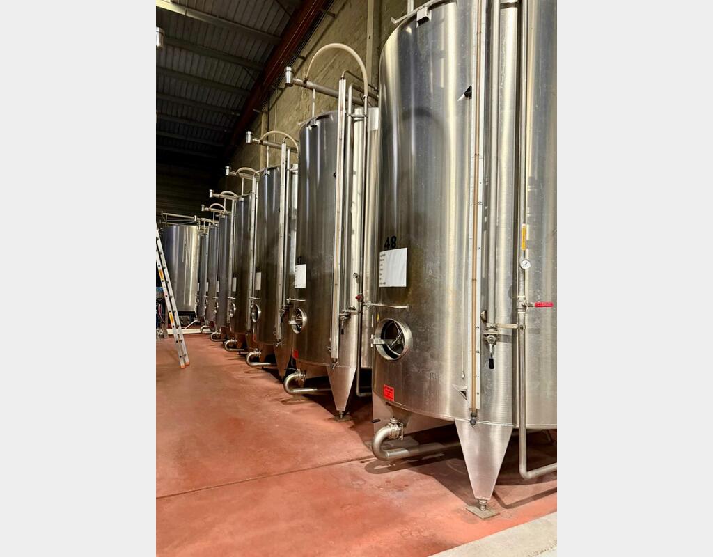 Stainless steel tank - Conical bottom on legs