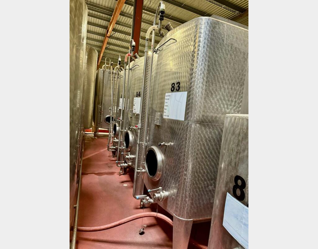 Rectangular stainless steel tank - Conical bottom - Outer finish: waxed