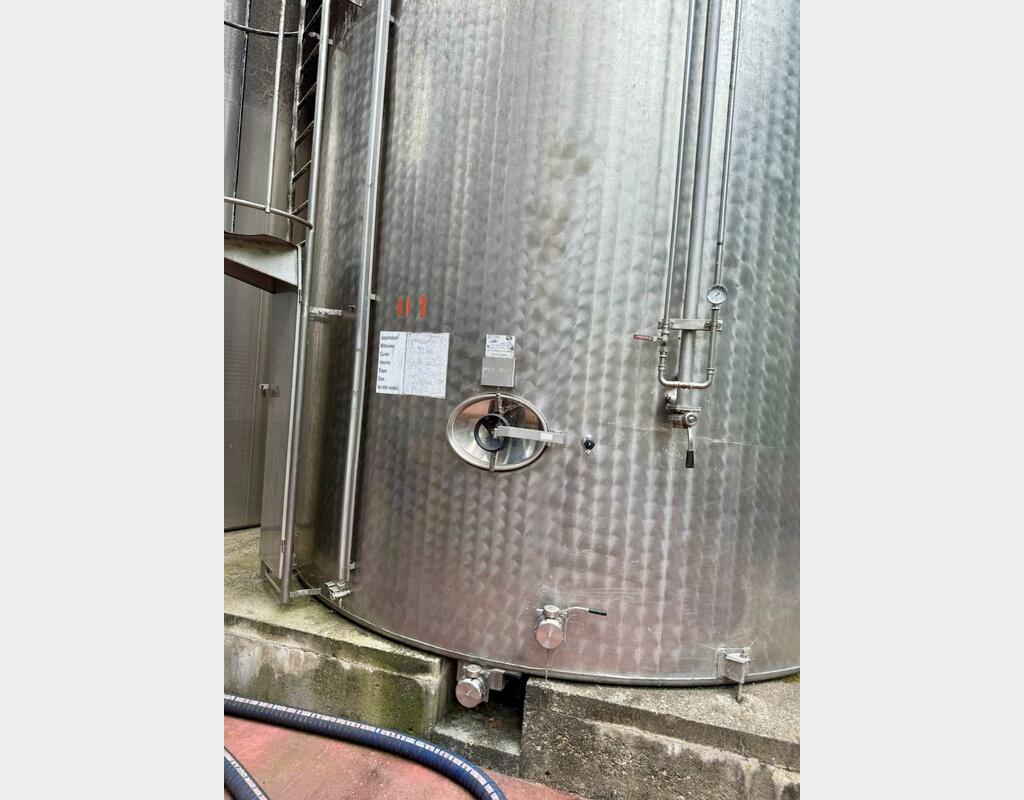 Cuve inox - Finition extérieur bouchonné - Fond plat