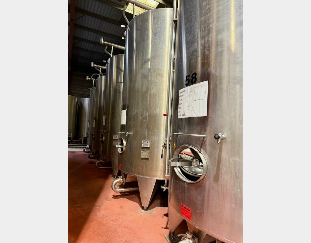 Stainless steel tank - Conical bottom on legs