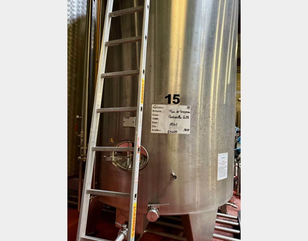 Stainless steel tank - Conical bottom on legs