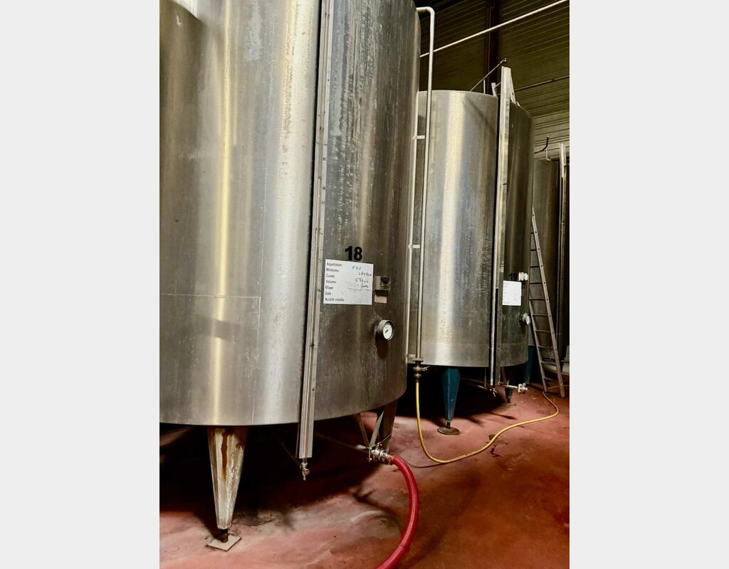 Stainless steel tank - Conical bottom on legs