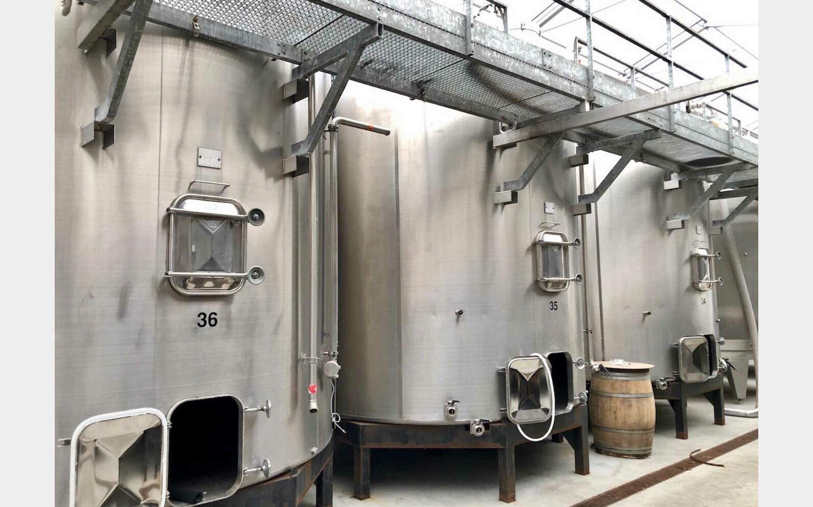 Ss tank - Conical bottom 251 HL (25,100 litres)