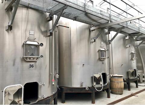 Stainless steel tank - Conical bottom on legs