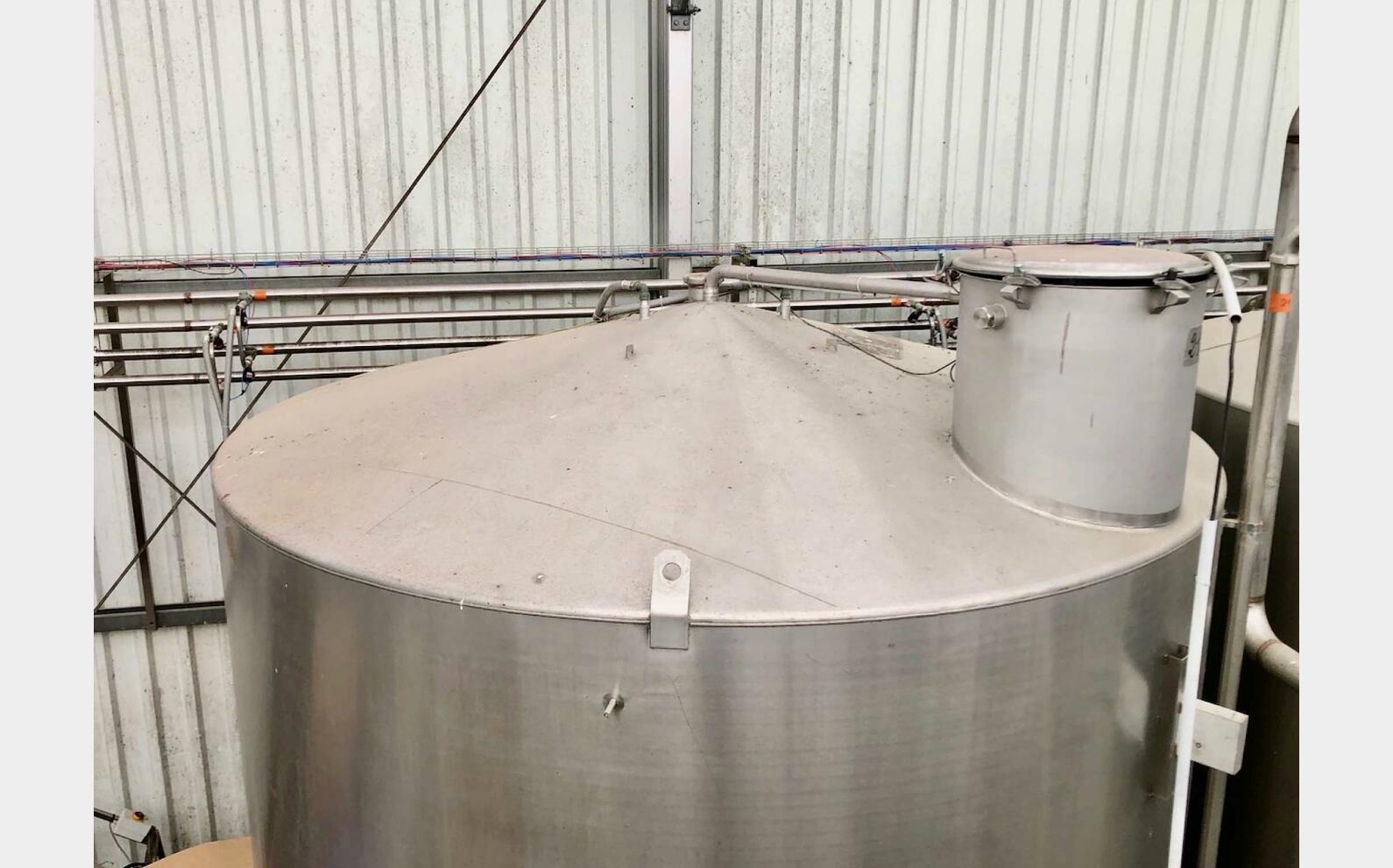 Cuve inox thermor&eacute;gul&eacute;e sur pieds 247 HL (24 700 litres) PIERRE GUERIN