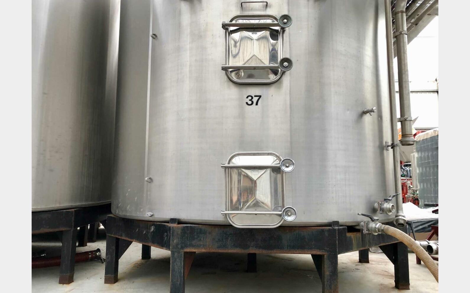 Ss tank - Conical bottom 251 HL (25,100 litres)