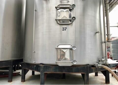 Stainless steel tank - Conical bottom on legs