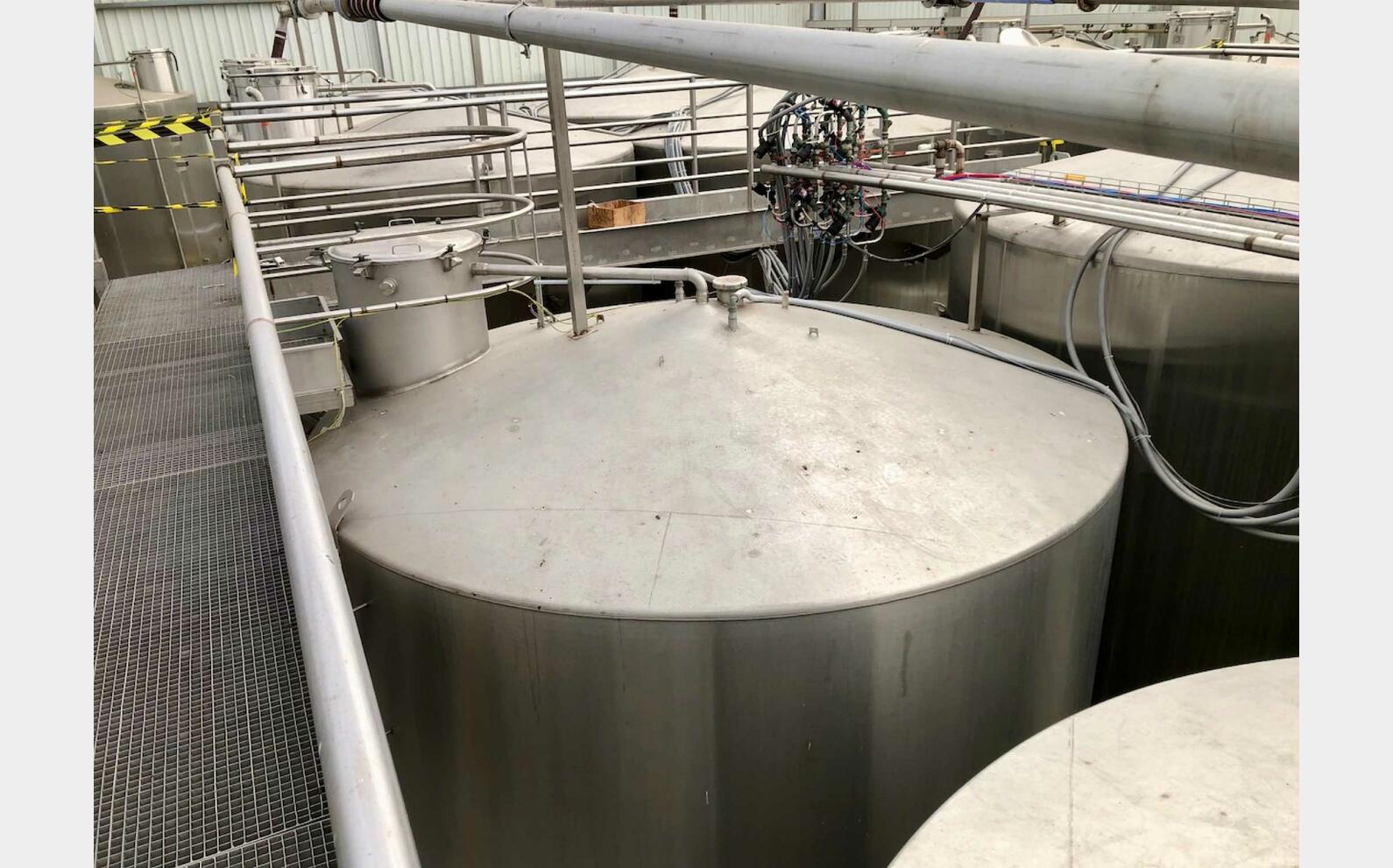 Ss tank - Conical bottom 247 HL (24,700 litres)