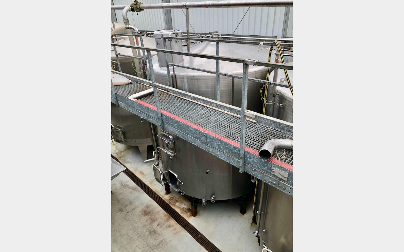 Ss tank - Conical bottom 251 HL (25,100 litres)