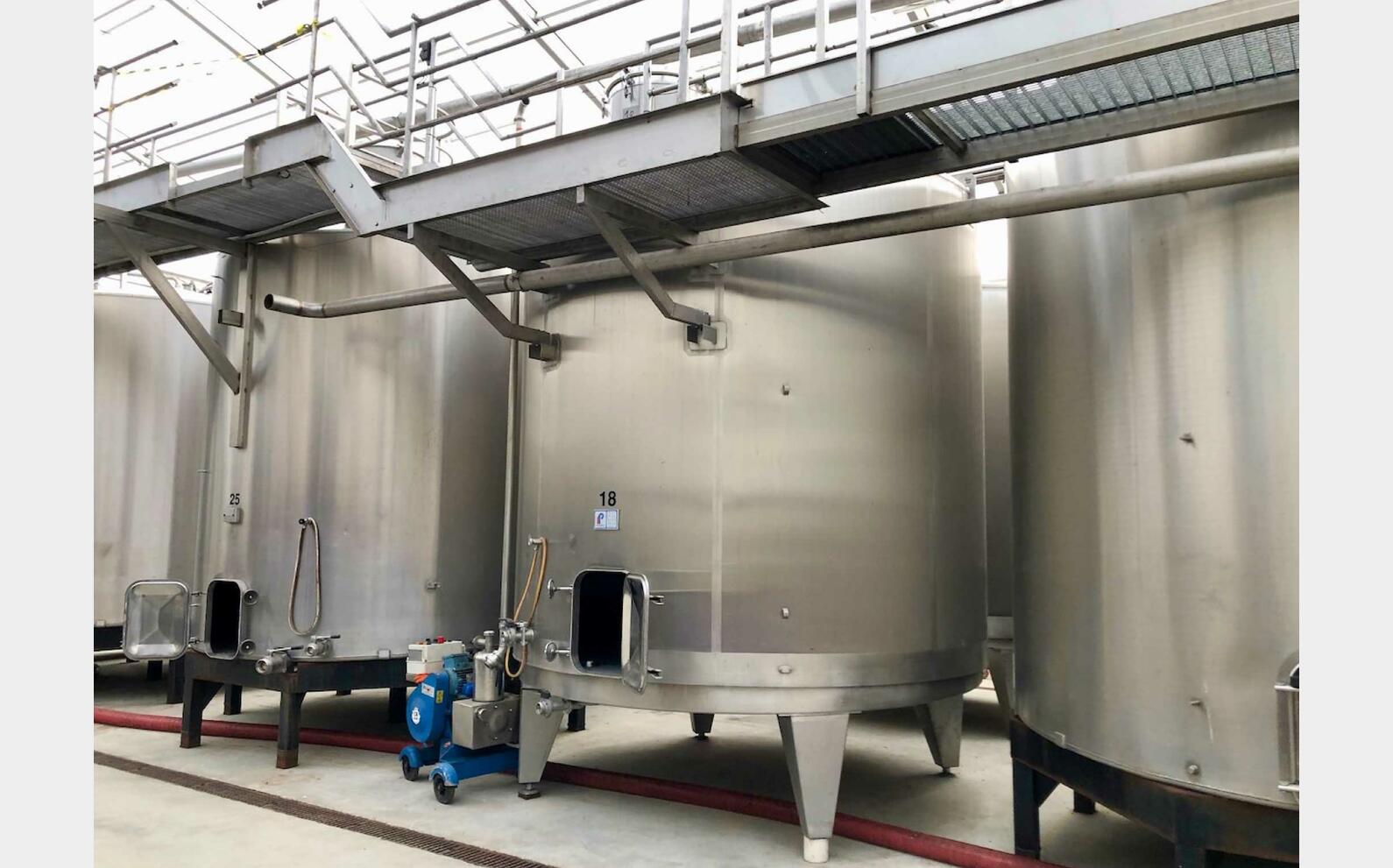 Ss tank - Conical bottom 207 HL (20,700 litres)