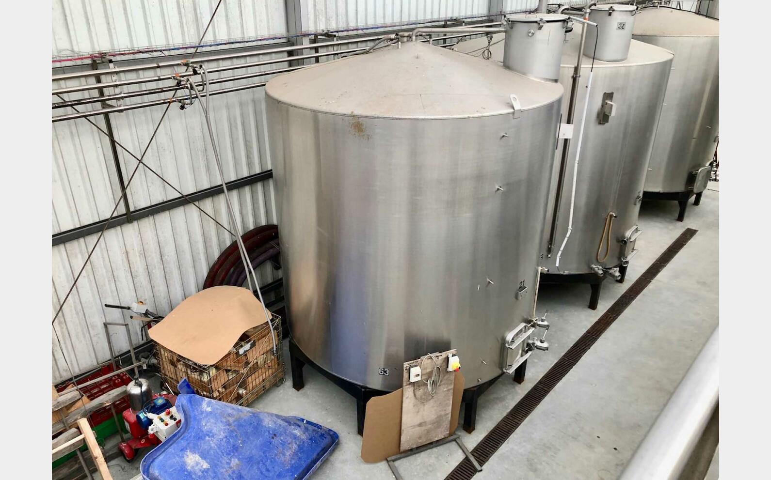 Cuve inox thermor&eacute;gul&eacute;e sur pieds 247 HL (24 700 litres) PIERRE GUERIN