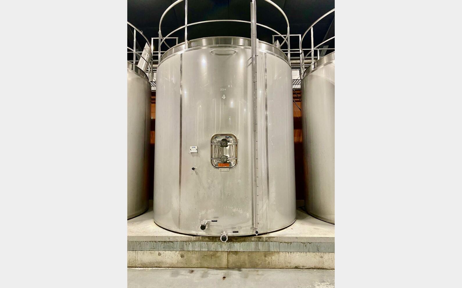 304 ss tank - Flat bottom 220 HL (22,200 litres) ETA