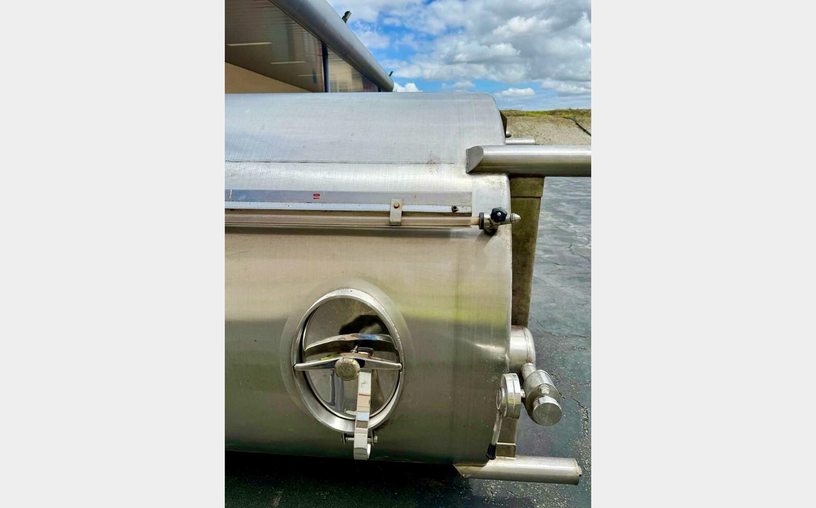 316L ss tank - Flat bottom on feet 60 HL (6 000 litres) PIERRE GUERIN