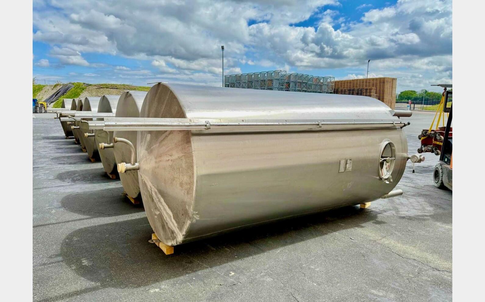 316L ss tank - Flat bottom on feet 60 HL (6 000 litres) PIERRE GUERIN