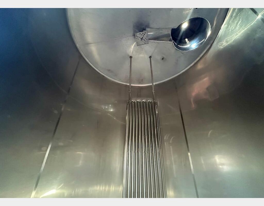 Closed stainless steel tank - Temperature controlled