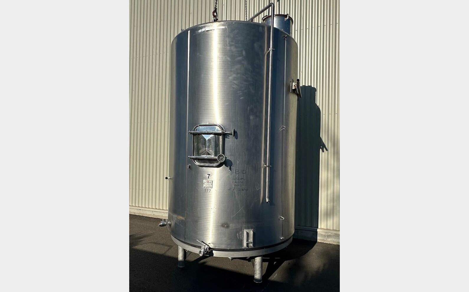 Closed ss tank - Temperature controlled 117 HL (11,700 litres)