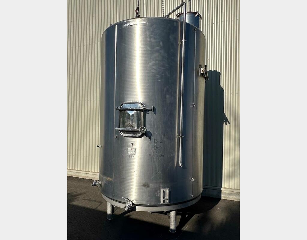 Closed stainless steel tank - Temperature controlled