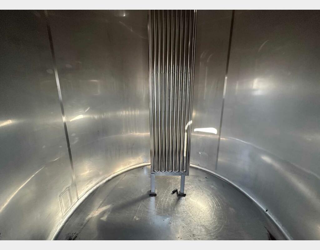 Closed stainless steel tank - Temperature controlled