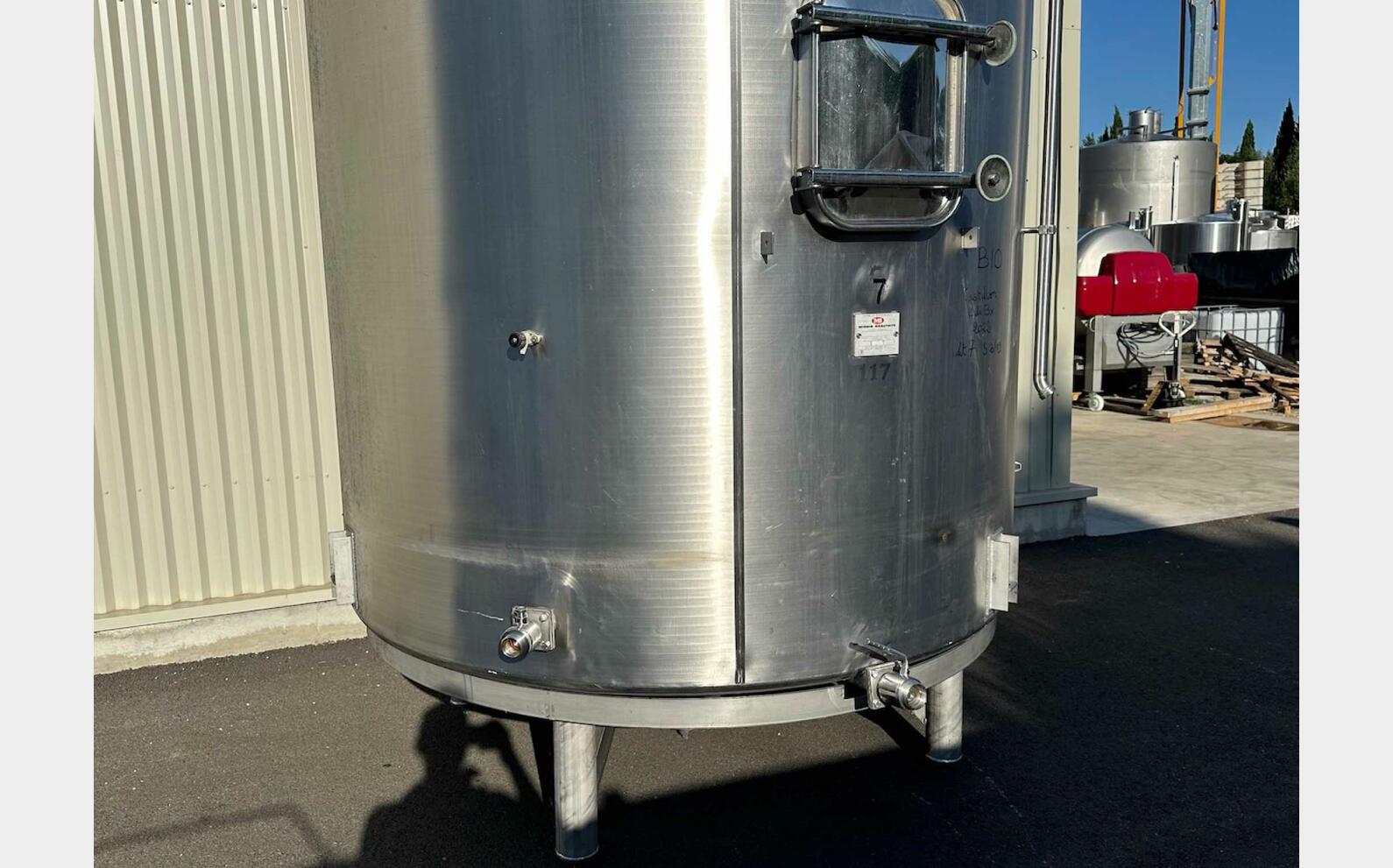 Cuve inox ferm&eacute;e - Thermor&eacute;gul&eacute;e 117 HL (11 700 litres)