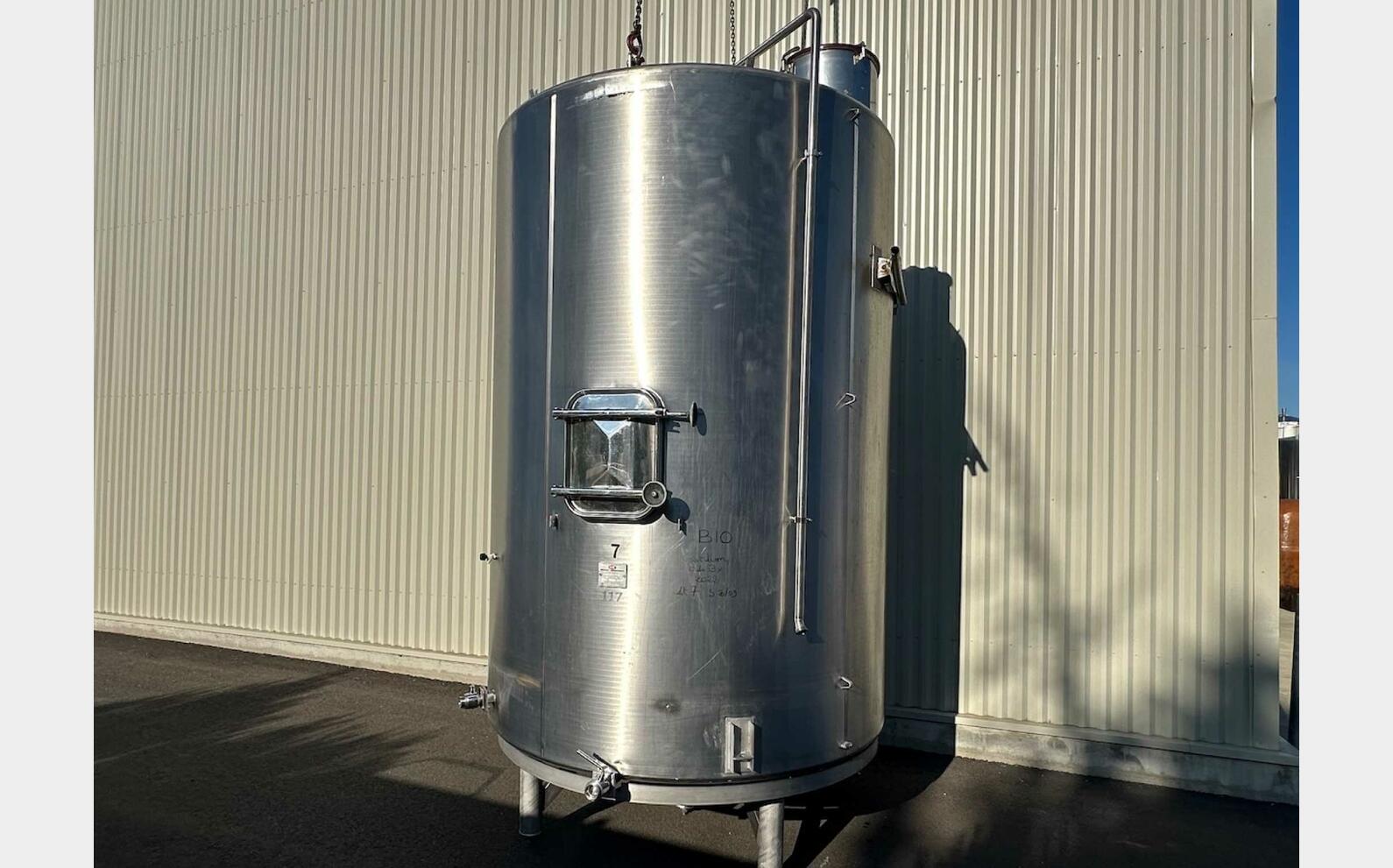 Closed ss tank - Temperature controlled 117 HL (11,700 litres)