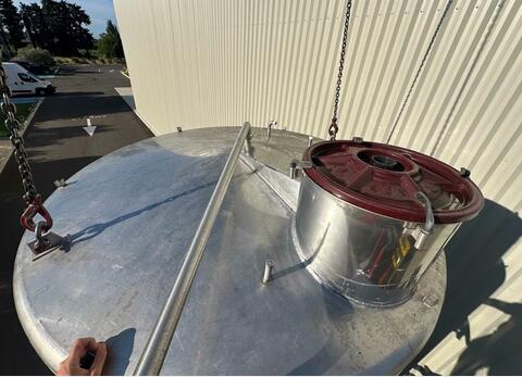 Closed ss tank - Temperature controlled 117 HL (11,700 litres)
