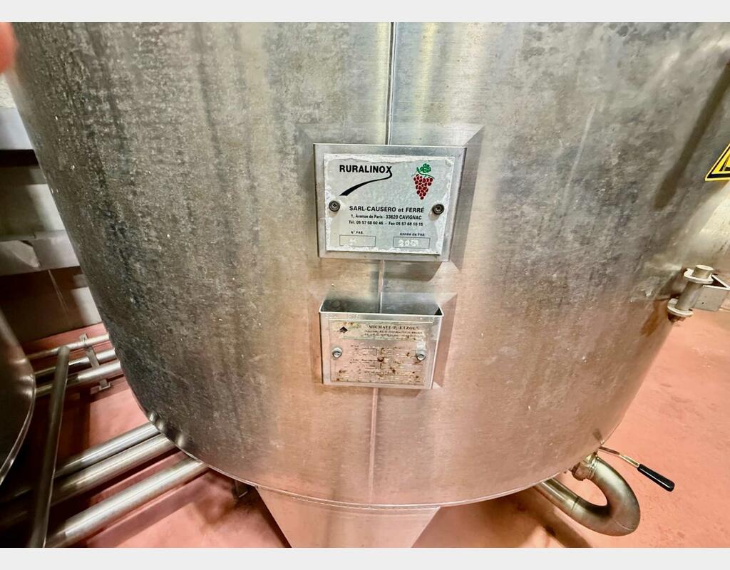 Stainless steel tank - Conical bottom on legs