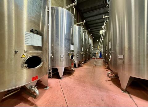 Stainless steel tank - Conical bottom on legs