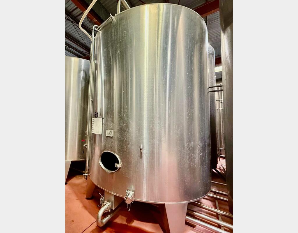 Stainless steel tank - Conical bottom on legs - 184 HL (18,400 litres)